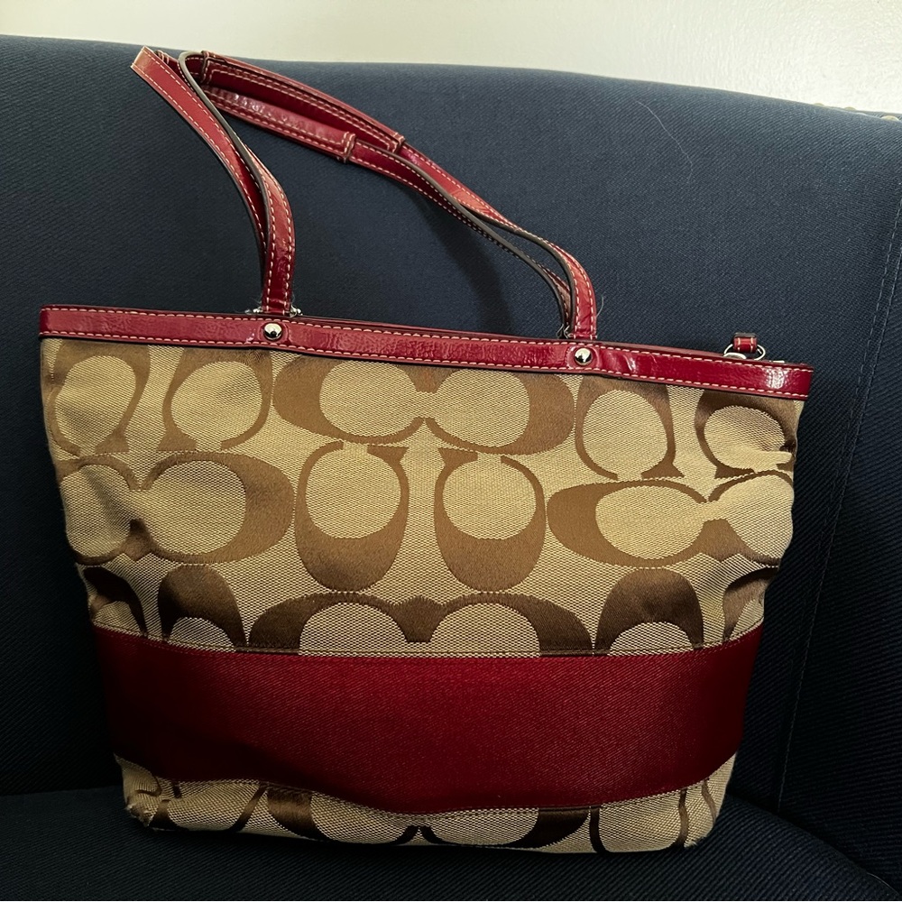 Coach purse, gently used. No stains or scratches.